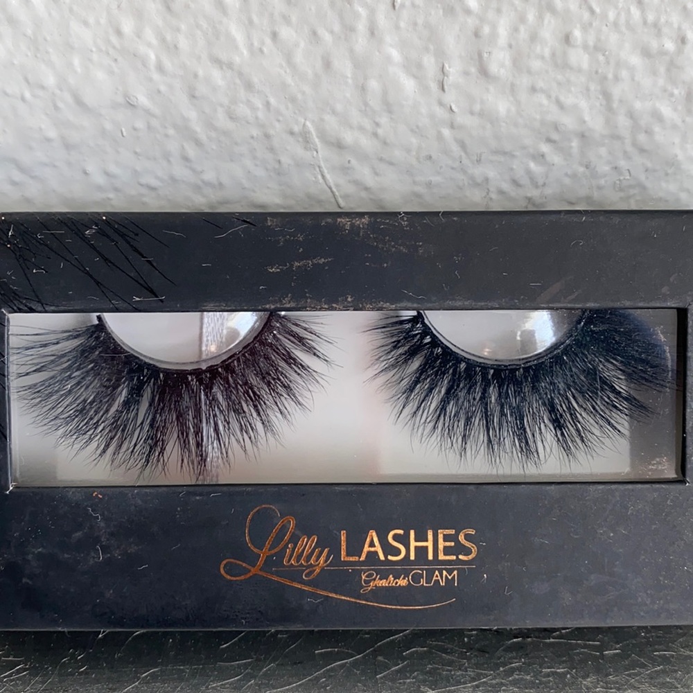 Lilly lashes - Picture 2 of 3